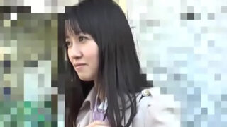 街角でナンパされた淫乱素人妻が夫以外の男性と中出しSEX