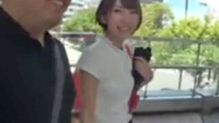 ショートカット美少女が童貞メガネデブを接待