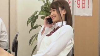 授業中の電話中JKをトイレで制裁