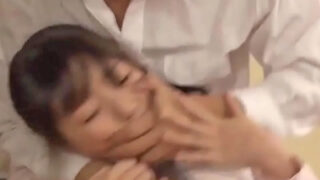 押さえつけられたJKが泣き叫ぶまで激しく中出しされる。