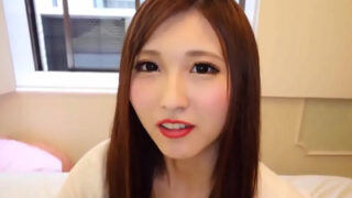 白いギャルが円光のオヤじたちと中出しで複数プレイ。