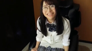 グウカワJKがホテルで何度も射精し、舌を出して顔射を待っている