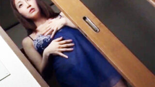 欲求不満の義母が娘婿の自慰を目撃し、禁断の関係に発展。