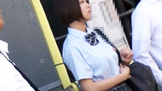 満員バスで巨乳JKが痴漢される
