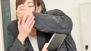 美女教師を孕ませようとするDQN生徒