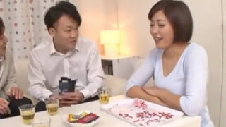 中出しSEXする母