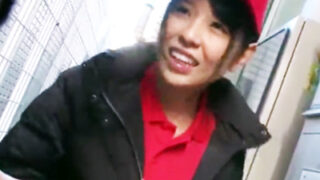 ピザ配達員媚薬生ハメ顔射