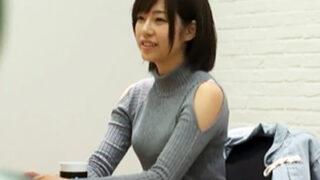 ショートカットの素人娘を口説いてホテルでご奉仕を強要。