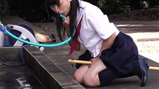 媚薬で抑えられないJKが男と騎乗位でSEX