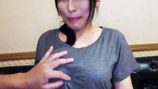 強硬な乳揉みで感じ、ハメ撮り許可した清楚ビッチ人妻