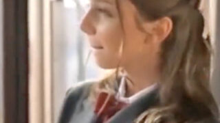 バスでサムライ痴漢に狙われ、中出しされる天使の美少女