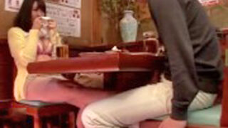 相席居酒屋で胸を見せ誘惑し、トイレで即ハメする美女