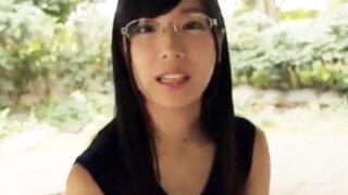 喉奥で感じる地味な早漏イキ娘への口内射精