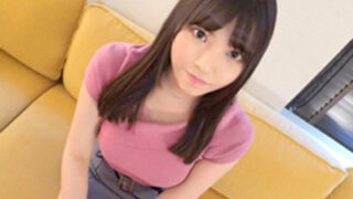 恥じらう少女を四つん這いにさせてハメ撮り