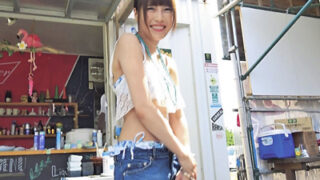 海の家でナンパした店員と性器舐め合い中出し