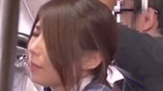 我慢していたがエスカレートし、生ハメされる美女