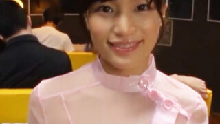 美人ピンサロ嬢がエロいドレスで巨乳を露出し、フェラで大量精子を搾り取る。