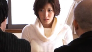 借金返済のために肉体を提供し、ハメ撮りやぶっかけにさらされるグラマラスな巨乳妻