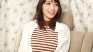 パイパン美人妻をナンパし、ホテルでNTR中出しハメ撮り。