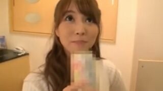 三上悠亜が撮影終了後に男優を誘い、プライベートで撮影に臨むことになる。