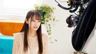 清楚風の大人に見えるが実は無垢な美少女がデビュー