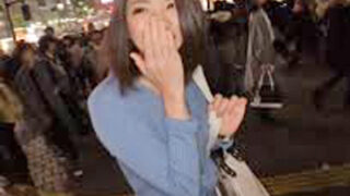 20代美人妻がナンパで大量潮吹きセックス
