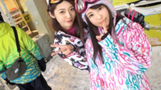 ゲレンデでナンパした現代美少女2人を口説き、乱交になる。