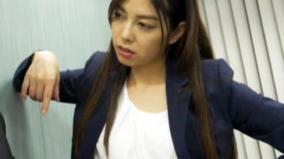 ドS上司が仕事をサボった部下に手コキで罰する