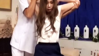 美人OLが悪徳整体師に中出しされる