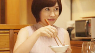 出張中の夫が不在の間に本能に従って不倫セックスに没入する淫乱妻