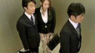 セクシー熟女OLが職場で頻繁にセクハラに悩む