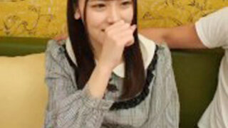 パイパン美少女が札束を握り、円光で中出し