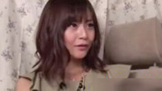 即中出し美人素人妻