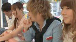 大学生カップルがマジックミラーでスワップセックス