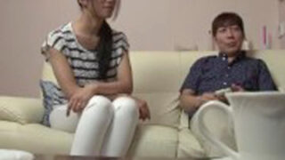 美巨乳熟女妻の激しい中出しセックス