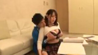 熟女が子ども扱いの慢心から、絶倫男性に性奴隷化されることを描いた作品。