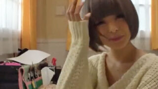 撮影で緊張しながらもアクメに達したアイドル系ショートヘア美少女