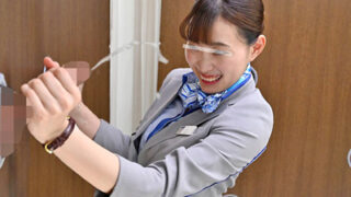 壁が生える部屋でフライト後CAをナンパし、ストレスを発散。