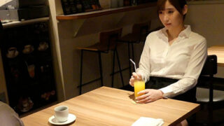 冷え切った人妻が不倫SEXで中出しする