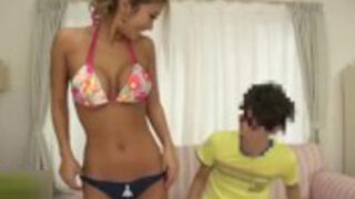 金髪巨乳ギャルの中出しセックス