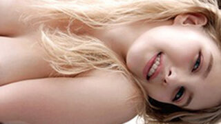 日本に嫁入りしたブロンドの女将が和服でおもてなし