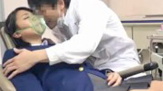 歯科医が笑気麻酔で意識を失ったJKへの悪戯レイプ