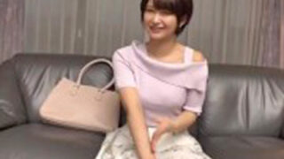 自称幸せを偽る妻が簡単にナンパされ、不倫のセックスにハマる。