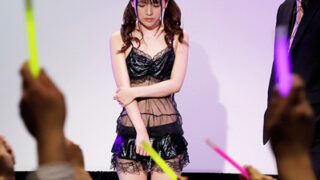 一生懸命なロリ系アイドルが闇営業と公開羞恥に苦しむ。