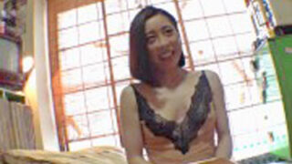 汚い部屋で本能の赴くままにアナルSEXに耽る変態女性