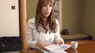 保険レディが偽りの契約で不倫を迫る人妻。