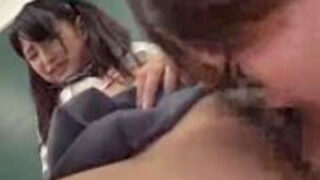 盗撮カメラで女子トイレを監視し、教師が生徒を脅して性行為を強要した事案