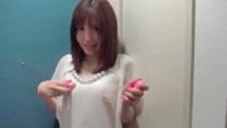 美人セレブ若妻が現実離れした乱交で中出しを楽しむ。