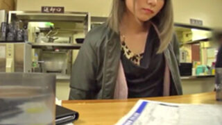 ロリ系パイパン女子と自宅で中出しセックス。