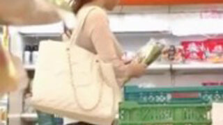 スーパーで美人奥様に突然挿入し店内でハメ撮り